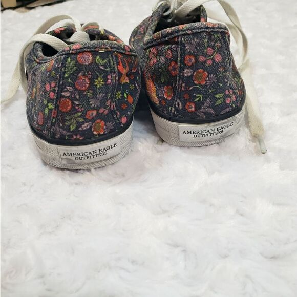 American Eagle size 6 sneaker with floral wildflowers and bird print 🐦 🌼 - Picture 5 of 10